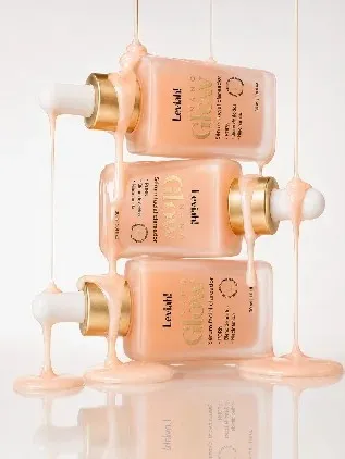 Frascos do sérum NanoGlow com textura fluida